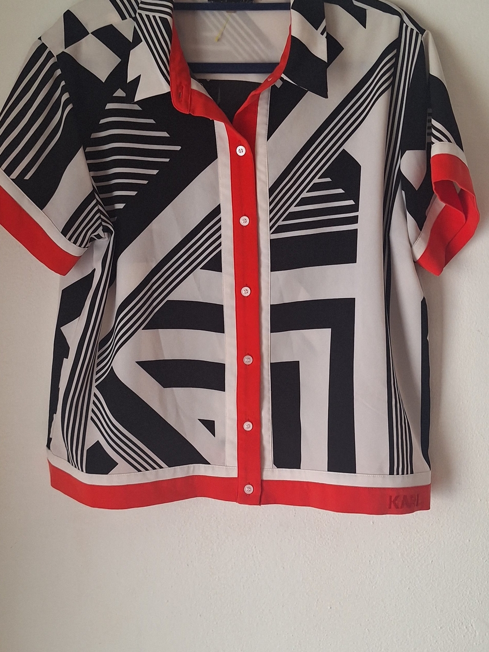 Designer Karl Lagerfeld Paris Black White & Red Geometric Women Blouse Sz L - Picture 3 of 7